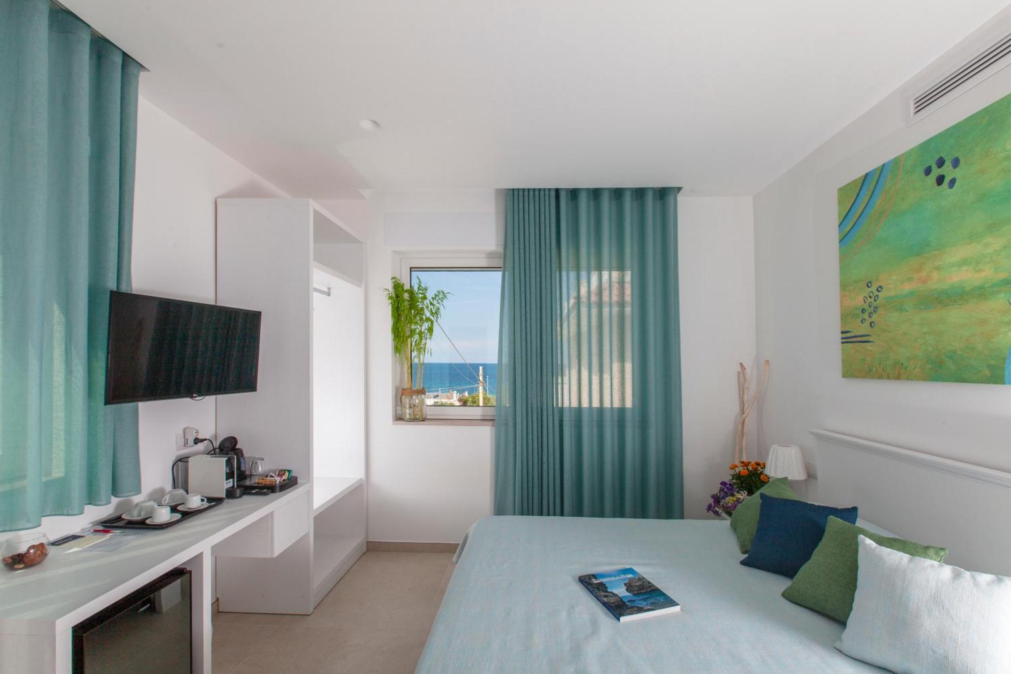 Dimora Nesea Bed & Breakfast Cozze ภายนอก รูปภาพ